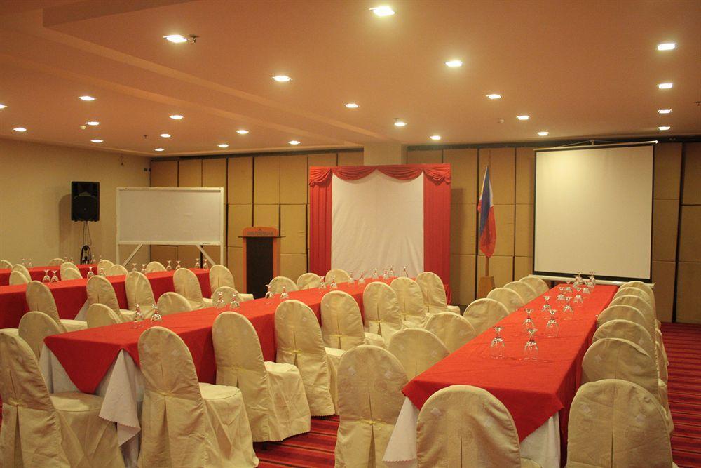 The Pinnacle Hotel And Suites Davao Zewnętrze zdjęcie